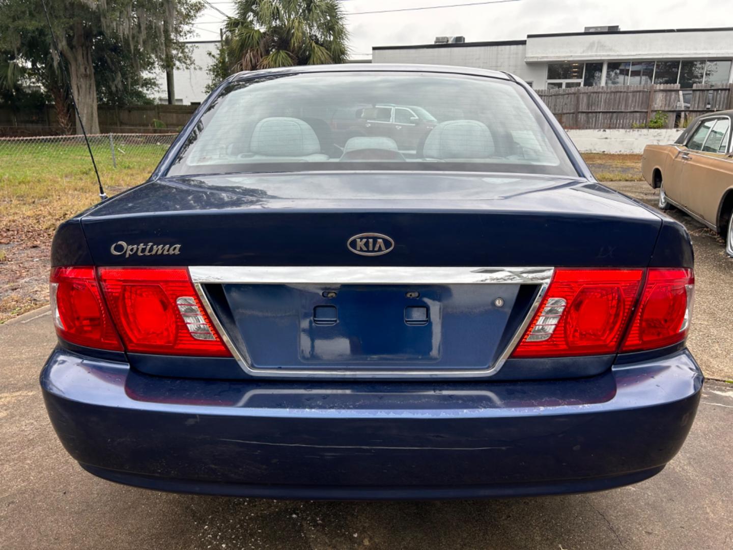 2004 Kia Optima (KNAGD126545) with an 2.4L engine, AUTO transmission, located at 1758 Cassat Ave., Jacksonville, FL, 32210, (904) 384-2799, 30.286720, -81.730652 - $3000.00 PLUS TAX, TAG, AND TITLE!!!! 2004 KIA OPTIMA LOW MILEAGE ONLY 137,169 MILES 4-DOOR AUTOMATIC TRANSMISSION ICE COLD AIR CONDITIONING LOOKS AND RUNS GREAT!! CALL TODAY @ 904-384-2799 - Photo#5